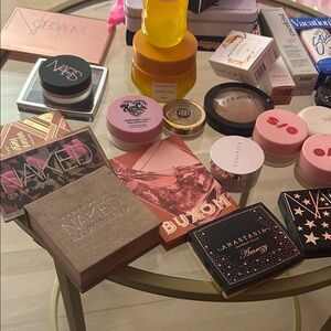 Anastasia Beverly Hills Amrezy Highlighter and Makeup Set